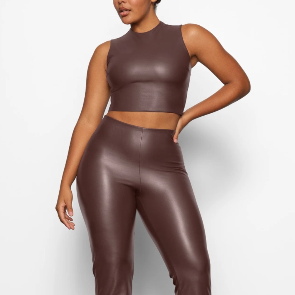 SKIMS Faux Leather Crew Neck Cropped Top in Cocoa